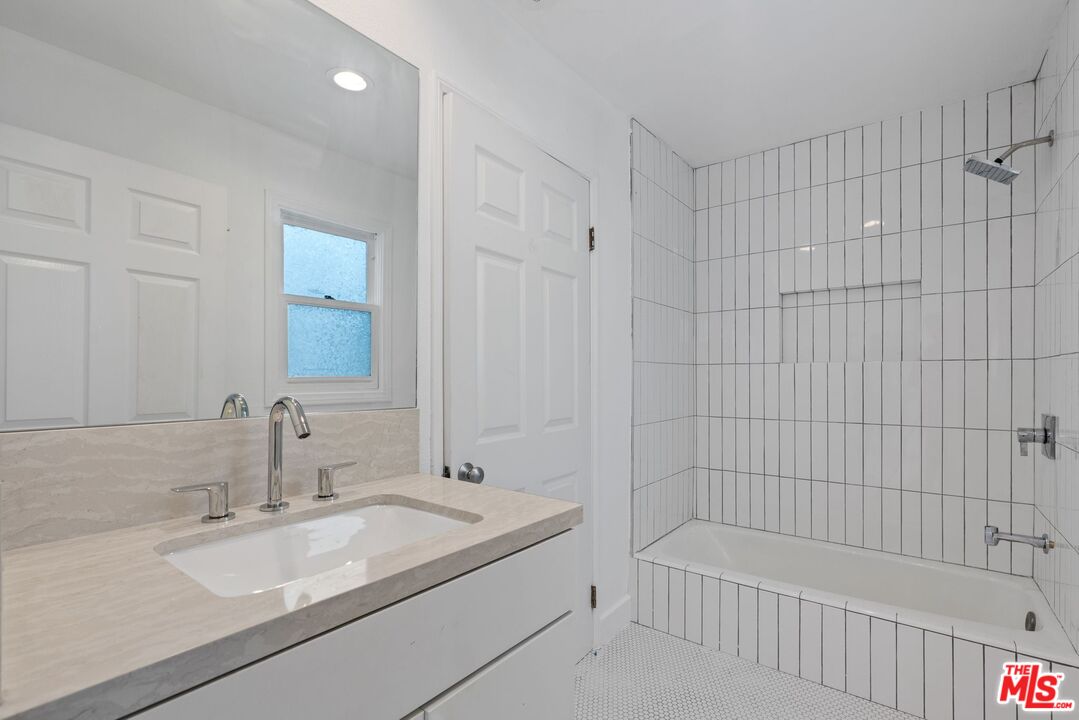 29 Lighthouse Street, Unit 2 Marina del Rey, CA 90292 - Photo 31 of 38