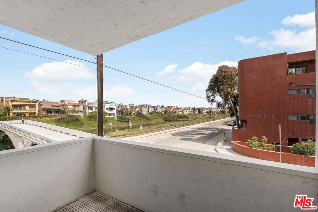 29 Lighthouse Street, Unit 2 Marina del Rey, CA 90292 - Photo 33 of 38