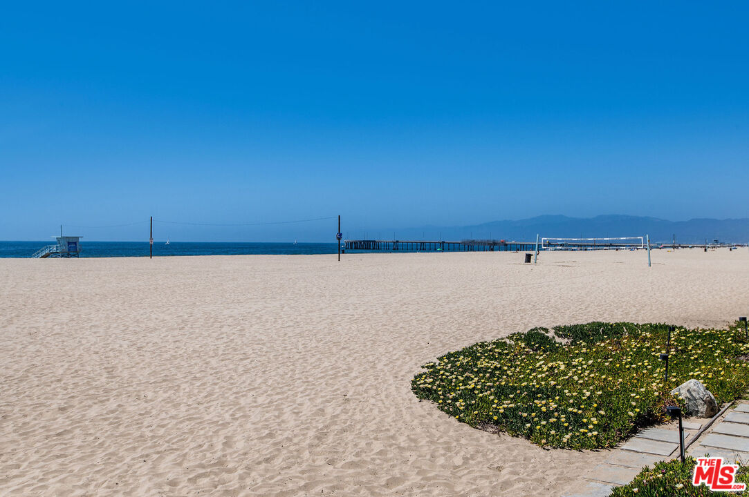 29 Lighthouse Street, Unit 2 Marina del Rey, CA 90292 - Photo 36 of 38