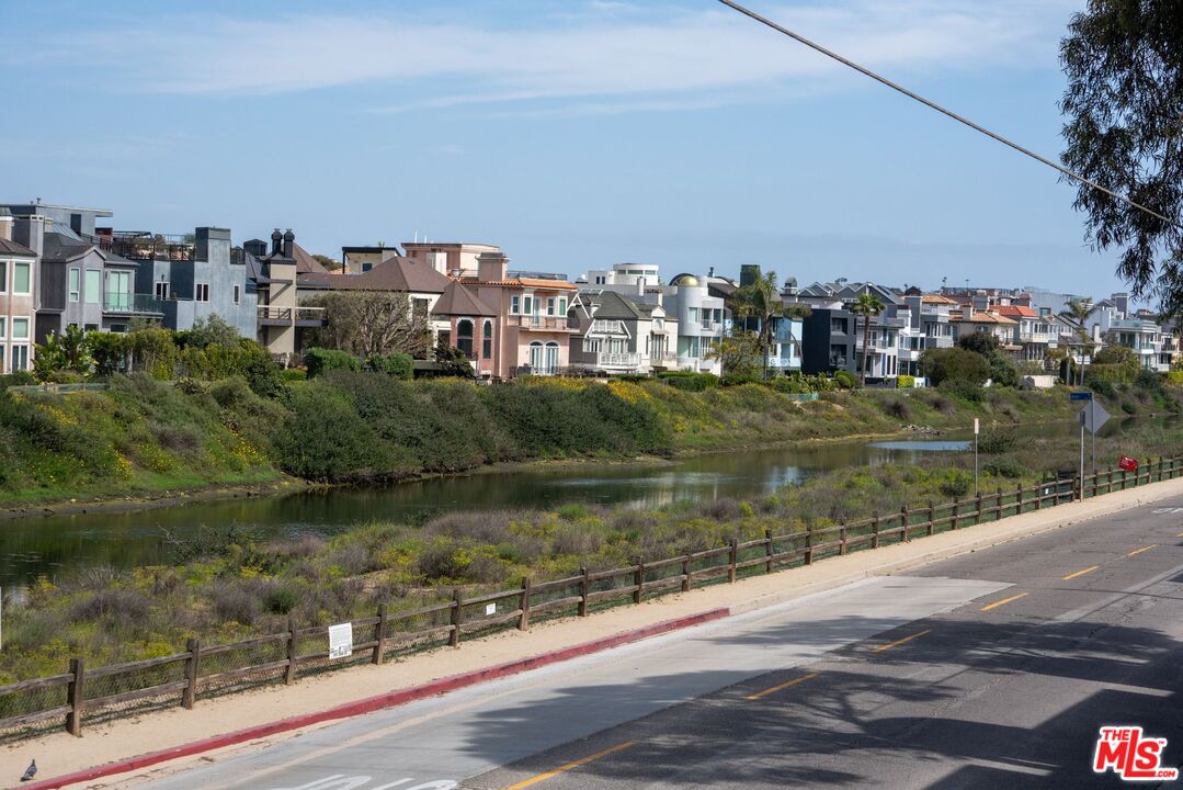 29 Lighthouse Street, Unit 2 Marina del Rey, CA 90292 - Photo 37 of 38