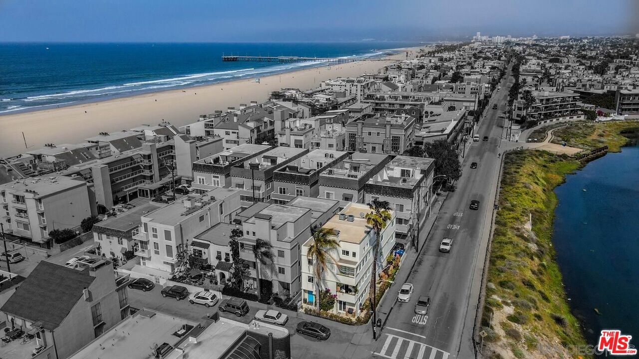 29 Lighthouse Street, Unit 2 Marina del Rey, CA 90292 - Photo 4 of 38