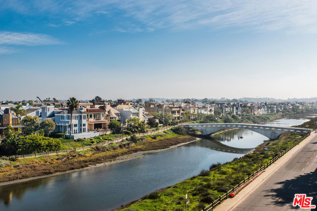 29 Lighthouse Street, Unit 2 Marina del Rey, CA 90292 - Photo 9 of 38