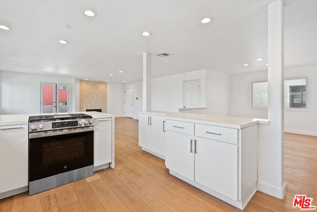 29 Lighthouse Street, Unit 2 Marina del Rey, CA 90292 - Photo 10 of 38