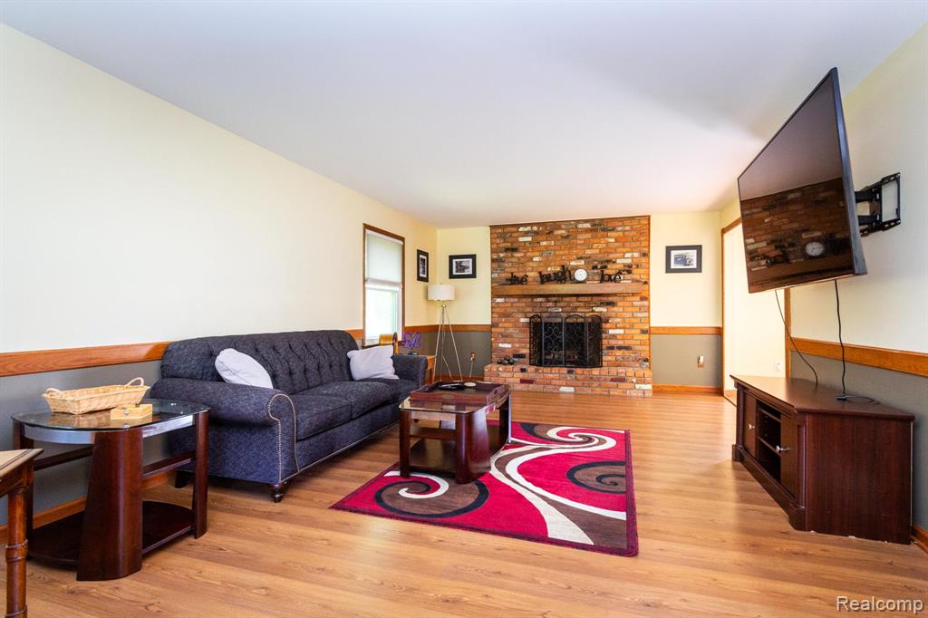 22133 Meridian Road Grosse Ile, MI 48138 - Photo 8 of 57