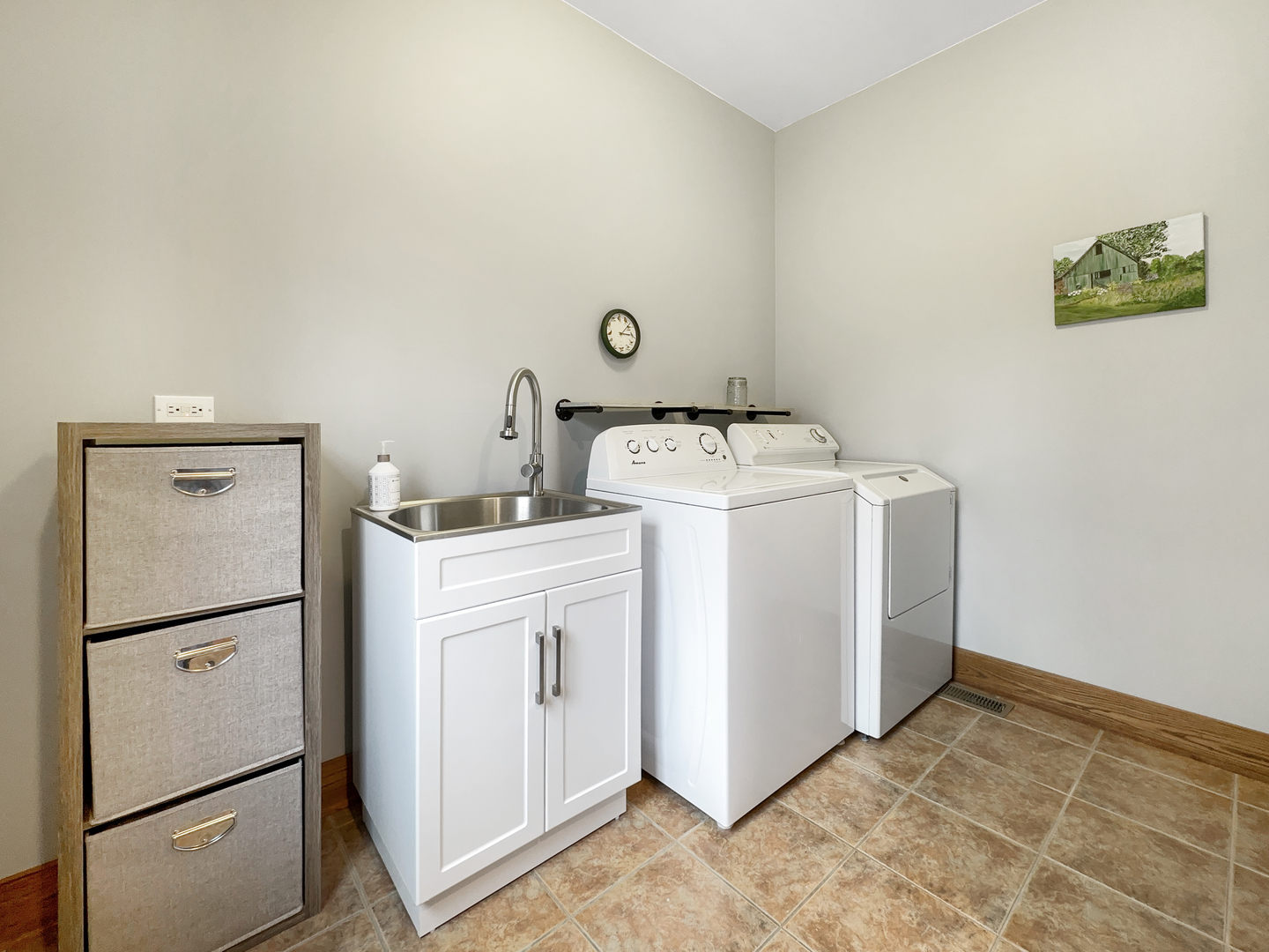 493 Aberdeen Drive Crete, IL 60417 - Photo 26 of 52 a utility room with dryer and washer