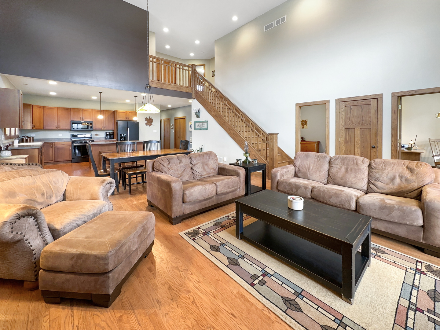 493 Aberdeen Drive Crete, IL 60417 - Photo 5 of 52 a living room with furniture