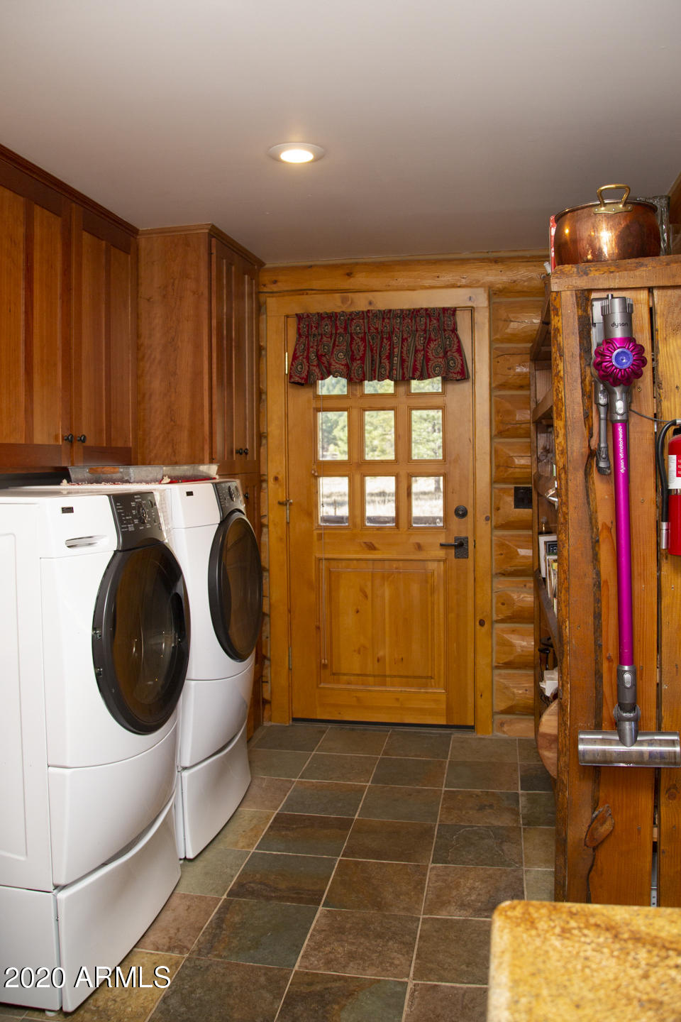 620 County Road, Unit 1325 Greer, AZ 85927 - Photo 10 of 66 Laundry and Pantry