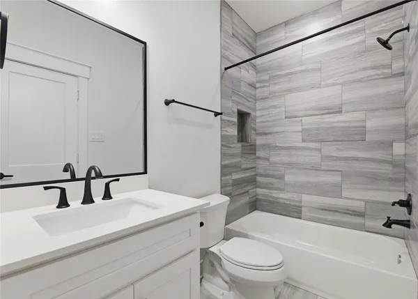 $3,400 | 1243 West 23rd Street, Unit B, Houston, TX 77008