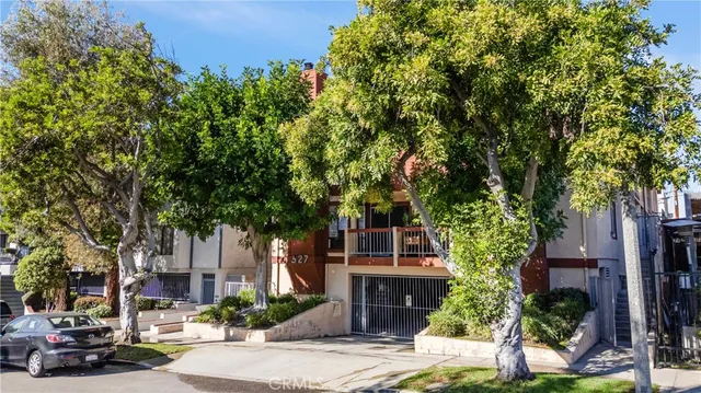$795,000 | 527 East Elmwood Avenue, Unit B, Burbank, CA 91501