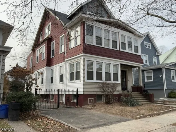 $2,700 | 176 Weequahic Avenue, Unit 2, Newark, NJ 07112