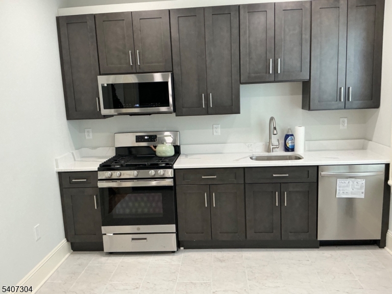 176 Weequahic Avenue, Unit 2 Newark, NJ 07112 - Photo 2 of 20