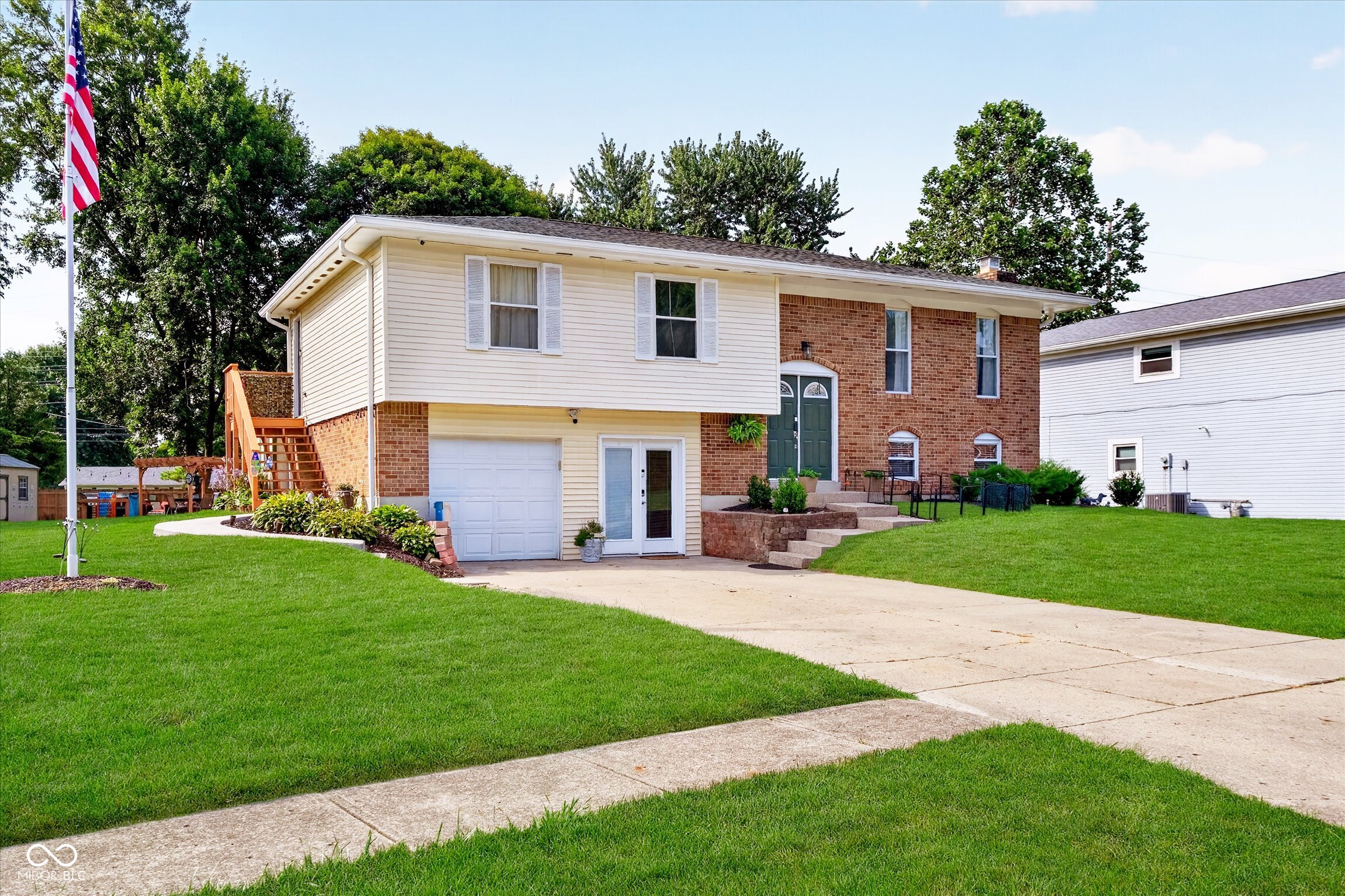 8205 Castleton Boulevard Indianapolis, IN 46256 - Photo 1 of 40