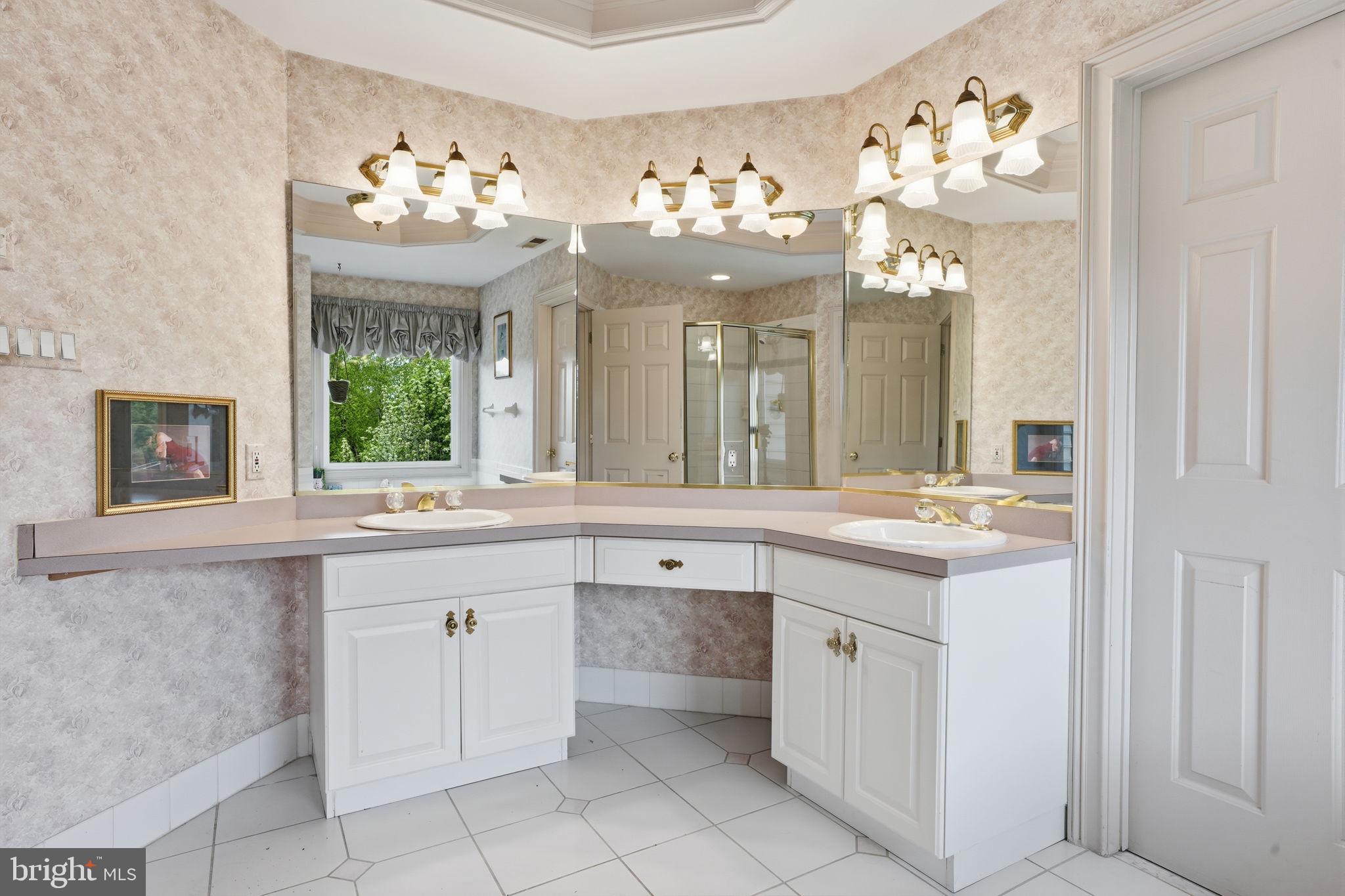 25 Alexanders Court Newtown, PA 18940 - Photo 48 of 57 Master Bath