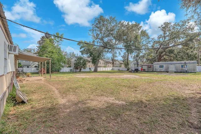 a view of a yard with a house
