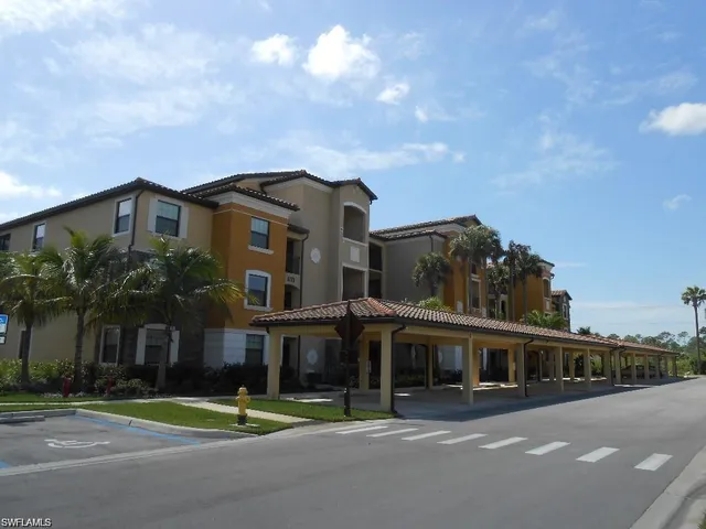 $5,500 | 9735 Acqua Court, Unit 611, Naples, FL 34113