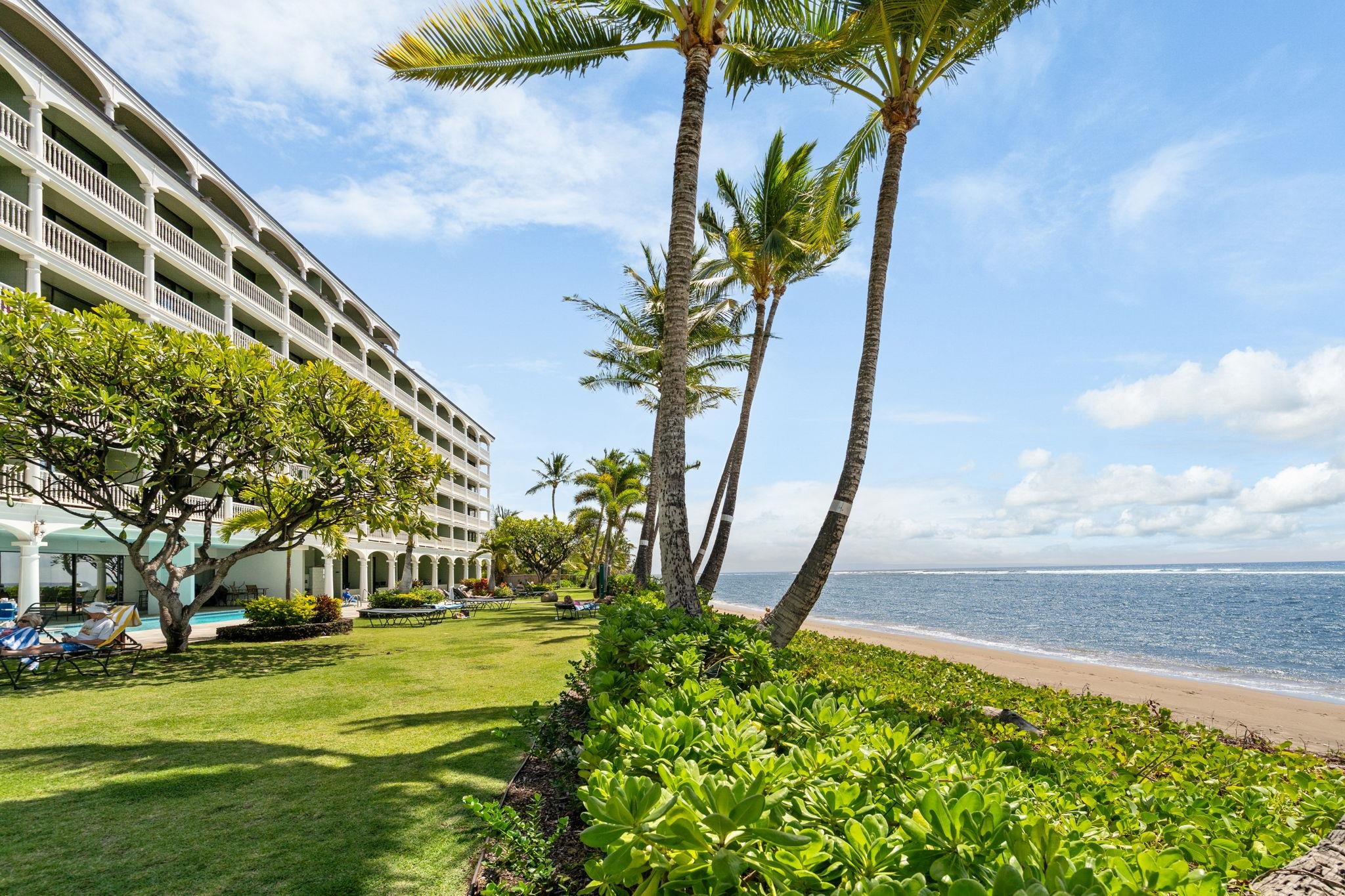 475 Front Street, Unit 402 Lahaina, HI 96761 - Photo 30 of 34 a view of a yard with a fountain