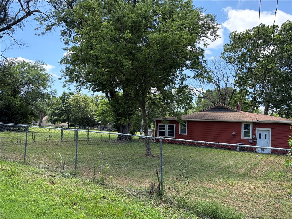 308 South 17th Street Independence, KS 67301 - Photo 5 of 28