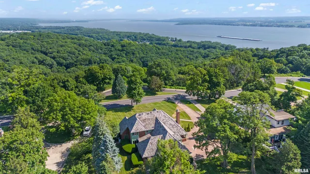 $750,000 | 4755 North Grandview Drive, Peoria Heights, IL 61616