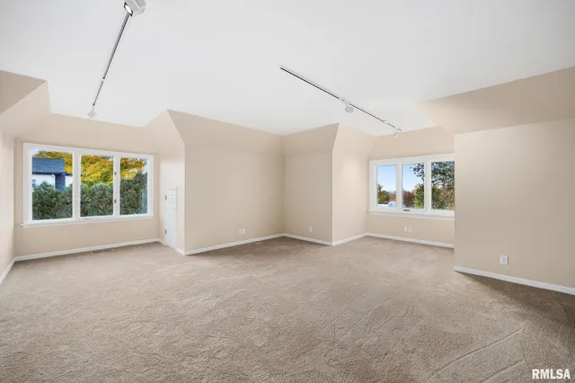 $750,000 | 4755 North Grandview Drive, Peoria Heights, IL 61616