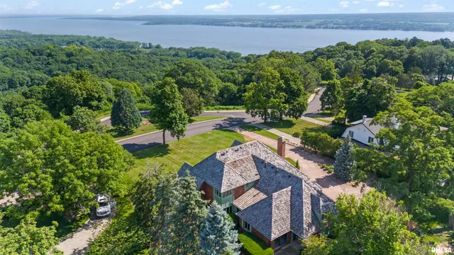 $750,000 | 4755 North Grandview Drive, Peoria Heights, IL 61616