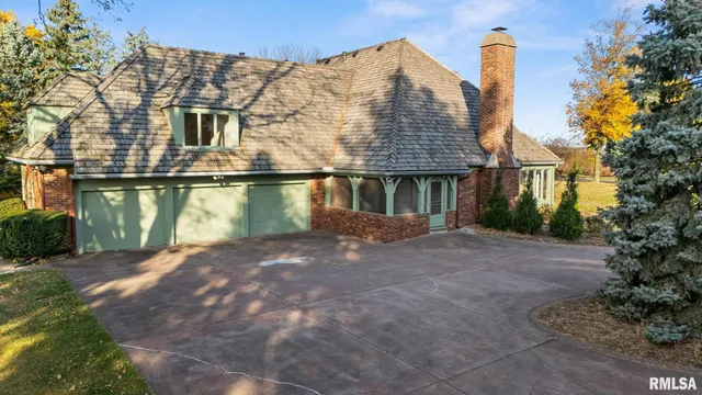 $750,000 | 4755 North Grandview Drive, Peoria Heights, IL 61616