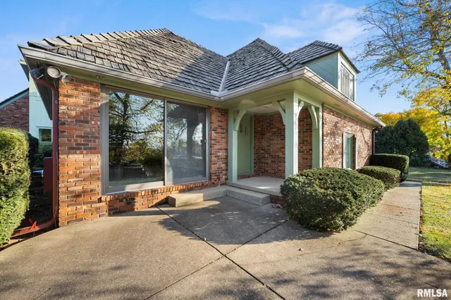 $750,000 | 4755 North Grandview Drive, Peoria Heights, IL 61616