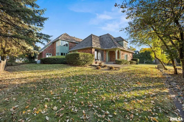 $750,000 | 4755 North Grandview Drive, Peoria Heights, IL 61616