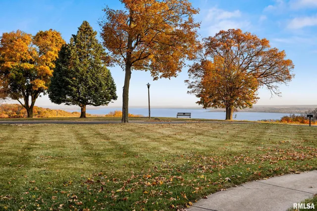 $750,000 | 4755 North Grandview Drive, Peoria Heights, IL 61616