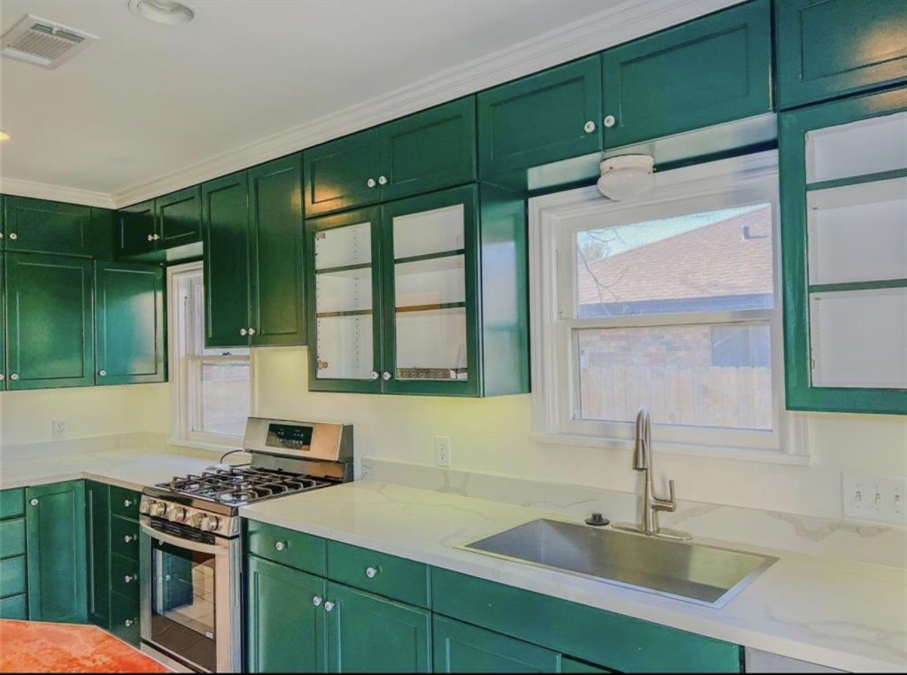 6607 Fairfield Street Houston, TX 77023 - Photo 2 of 7