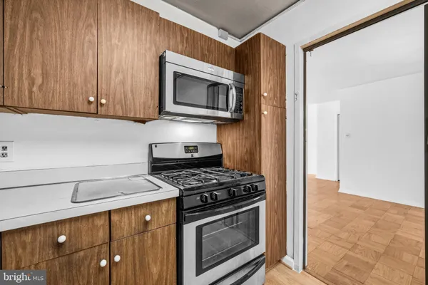 $275,000 | 3001 Veazey Terrace Northwest, Unit 615, Washington, DC 20008