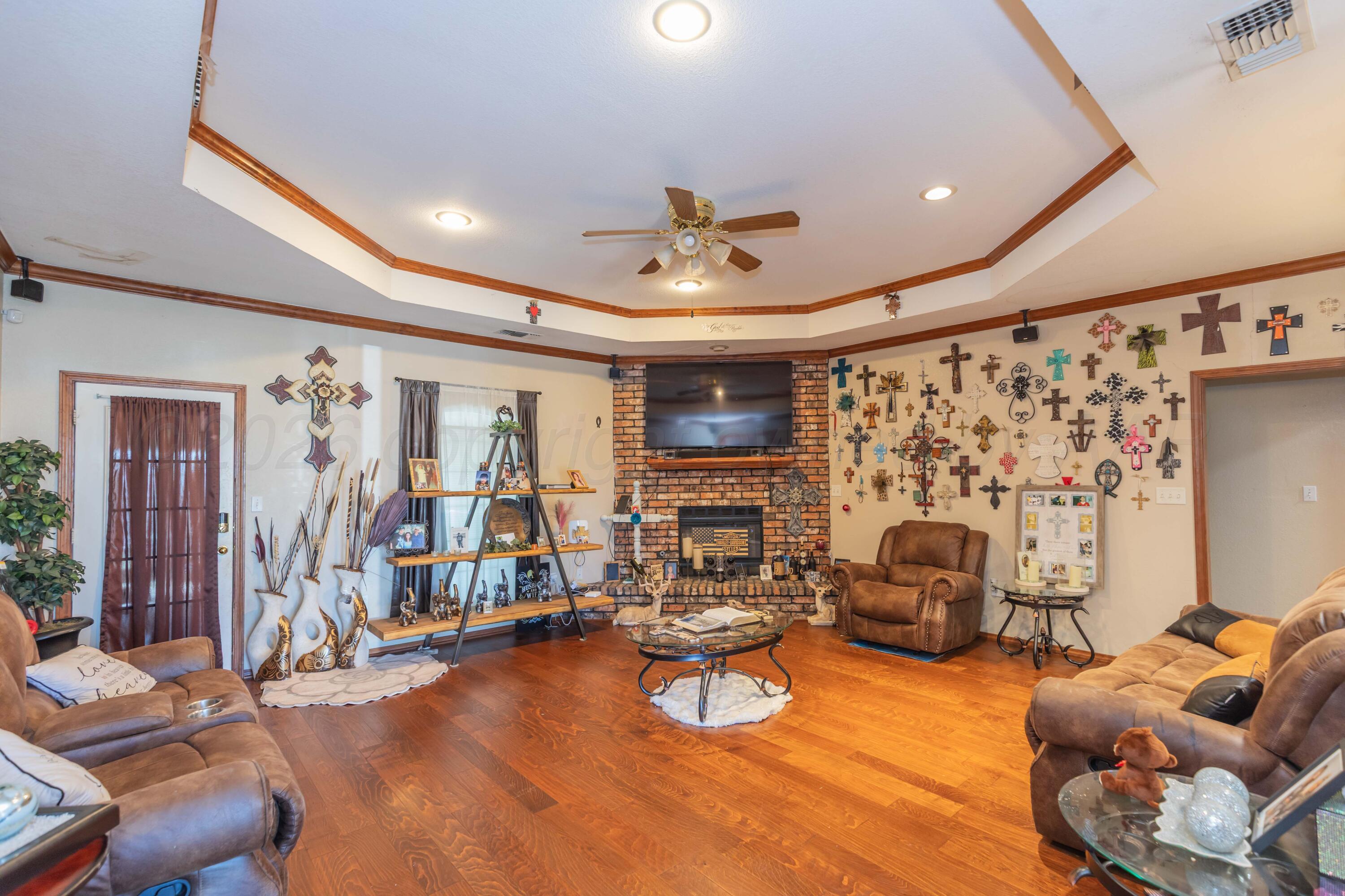5309 Spanky Lane Amarillo, TX 79110 - Photo 4 of 20 LIVING ROOM VIEW 2