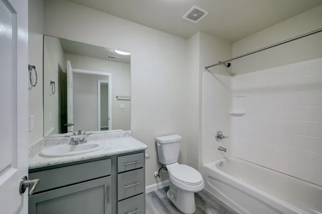 $1,400 | 155 Plez Morgan, Unit 6C, Montgomery, TX 77356