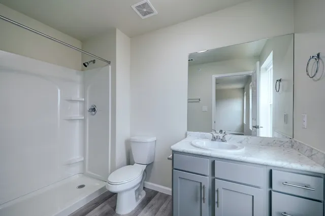 $1,400 | 155 Plez Morgan, Unit 6C, Montgomery, TX 77356