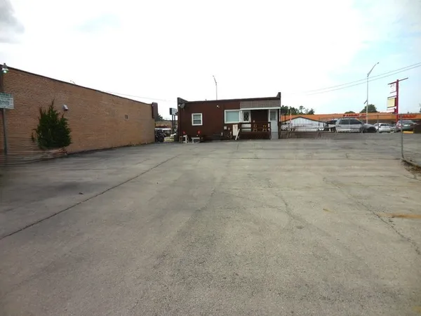 $1,500 | 6657 West 111th Street, Worth, IL 60482