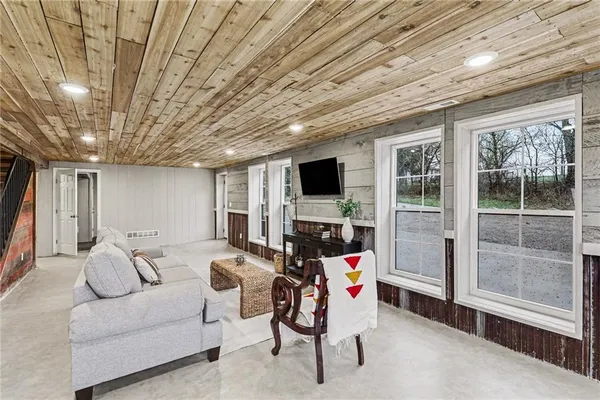 $629,000 | 8673 Highway 116, Gower, MO 64454
