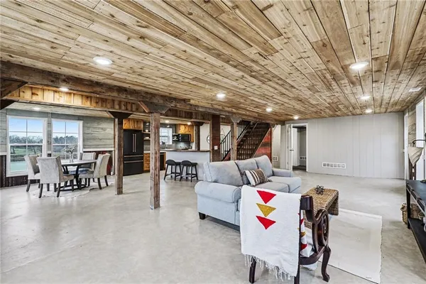 $629,000 | 8673 Highway 116, Gower, MO 64454