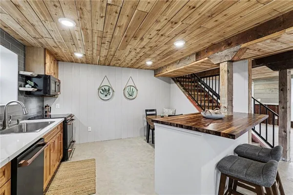 $629,000 | 8673 Highway 116, Gower, MO 64454