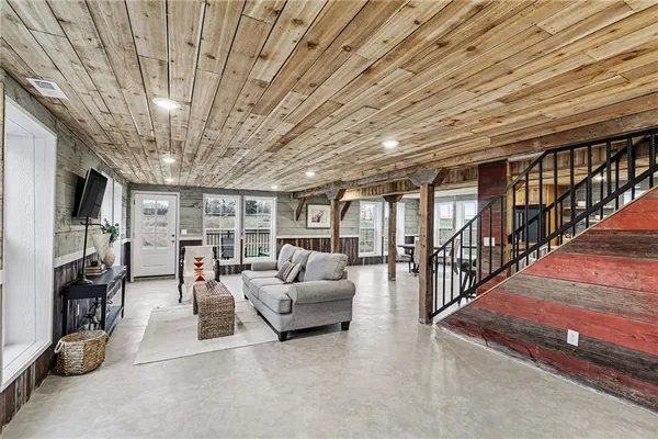$629,000 | 8673 Highway 116, Gower, MO 64454