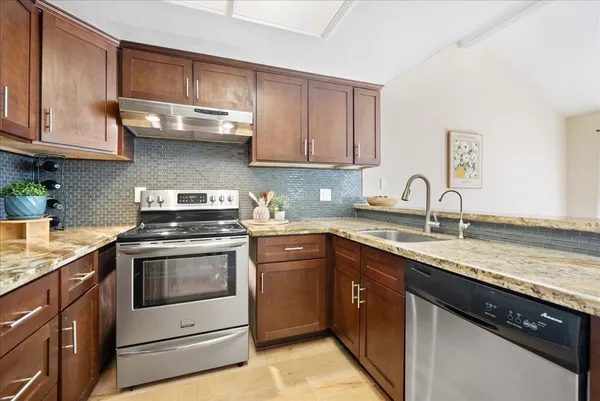 $400,000 | 115 Valley Oak Drive, Roseville, CA 95678