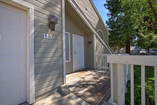 $400,000 | 115 Valley Oak Drive, Roseville, CA 95678