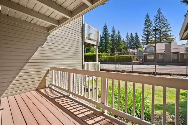 $400,000 | 115 Valley Oak Drive, Roseville, CA 95678