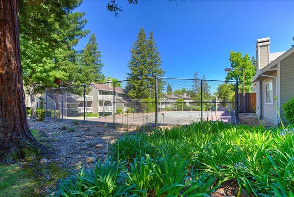 $400,000 | 115 Valley Oak Drive, Roseville, CA 95678