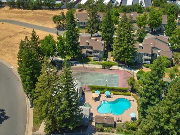 $400,000 | 115 Valley Oak Drive, Roseville, CA 95678