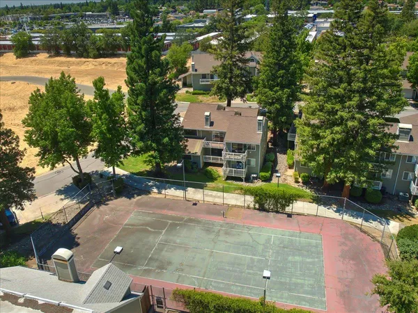 $400,000 | 115 Valley Oak Drive, Roseville, CA 95678