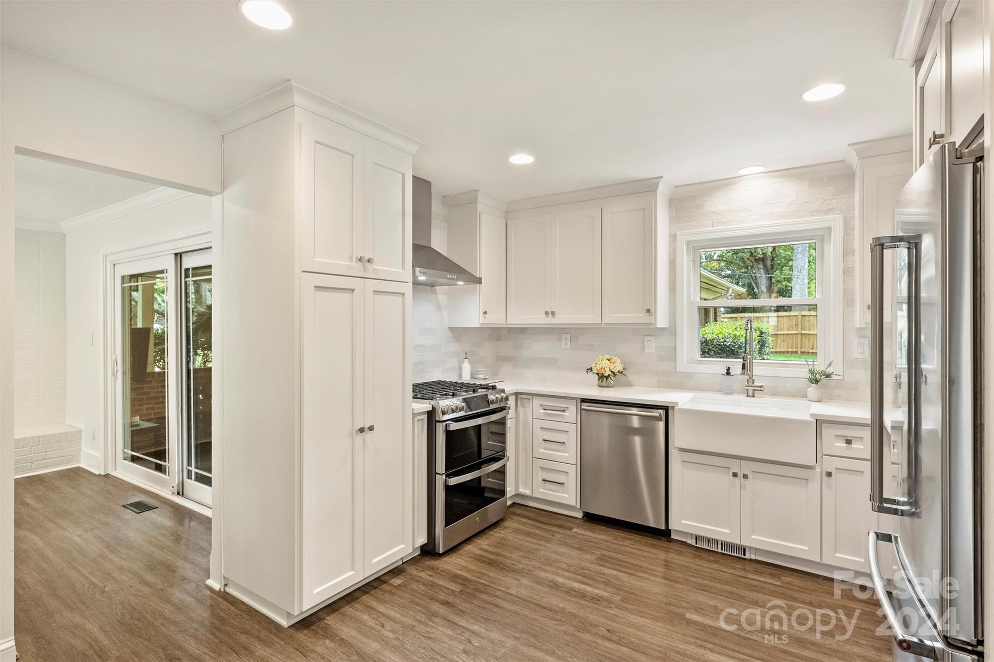 5501 Seacroft Road Charlotte, NC 28210 - Photo 12 of 37 a kitchen with a sink stove and refrigerator
