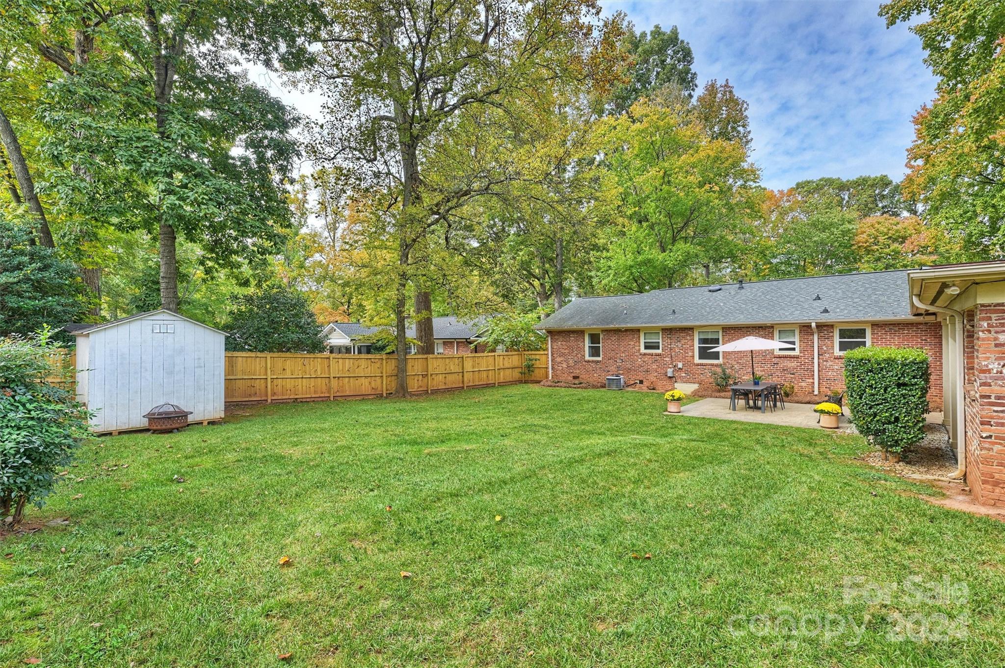 5501 Seacroft Road Charlotte, NC 28210 - Photo 37 of 37 front view of a house with a yard