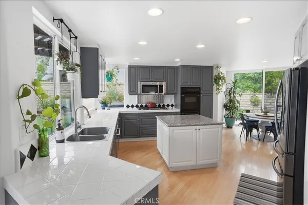 $1,175,000 | 23325 Cuestport Drive, Valencia, CA 91354