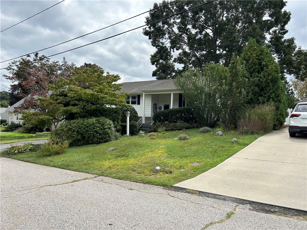 38 Landon Road Warwick, RI 02888 - Photo 3 of 37 Gallery Image 3