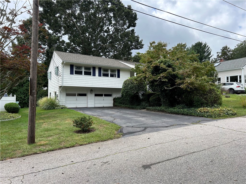 38 Landon Road Warwick, RI 02888 - Photo 4 of 37 Gallery Image 4