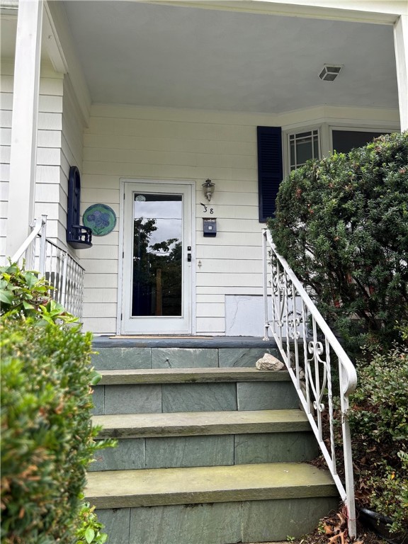 38 Landon Road Warwick, RI 02888 - Photo 8 of 37 Gallery Image 8
